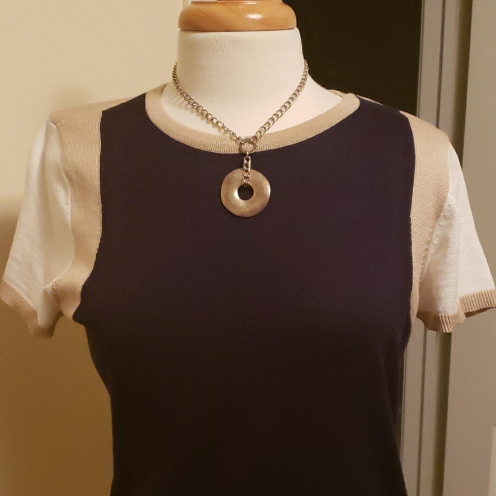 The Limited - Picture 2 of 4